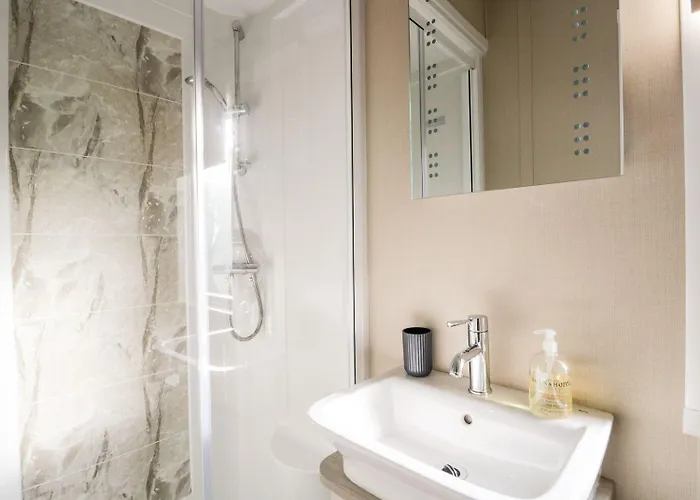 Water's Reach * Windermere